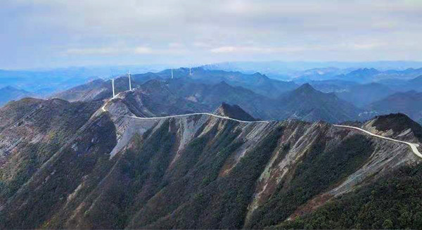 （有修改）【加急】【B】重庆石柱县：七曜山“刀背梁”风景如画