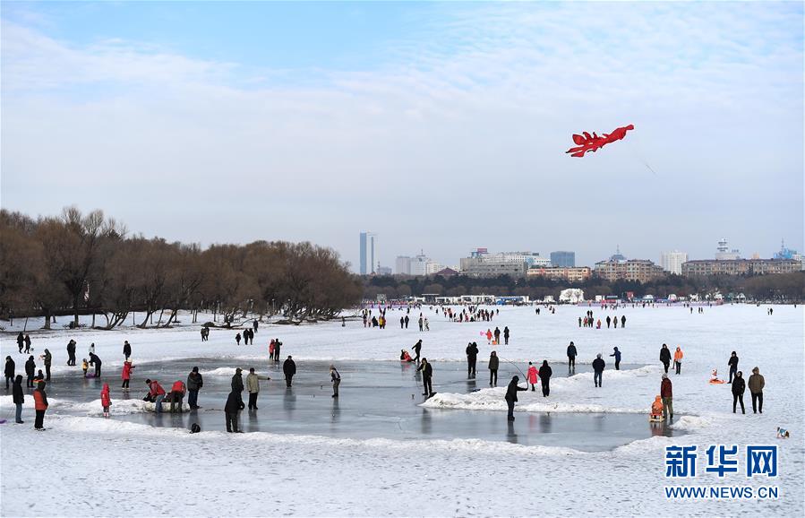 玩冰戏雪度元旦