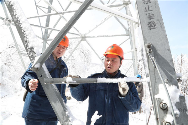 国网宝鸡供电公司：铁军雪后巡线保供电  秦岭山电网安然无恙