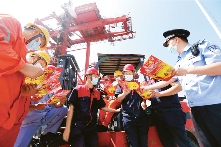 坚持以习近平法治思想为指导 奋力开创全面依法治国新局面