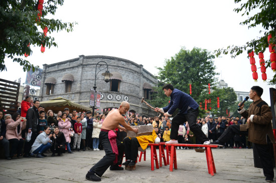 【行游巴渝 图文】重庆两江国际影视城“五一”活动层出不穷