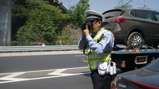 【法制安全】重庆江北交巡警发布“五一”小长假出行提示