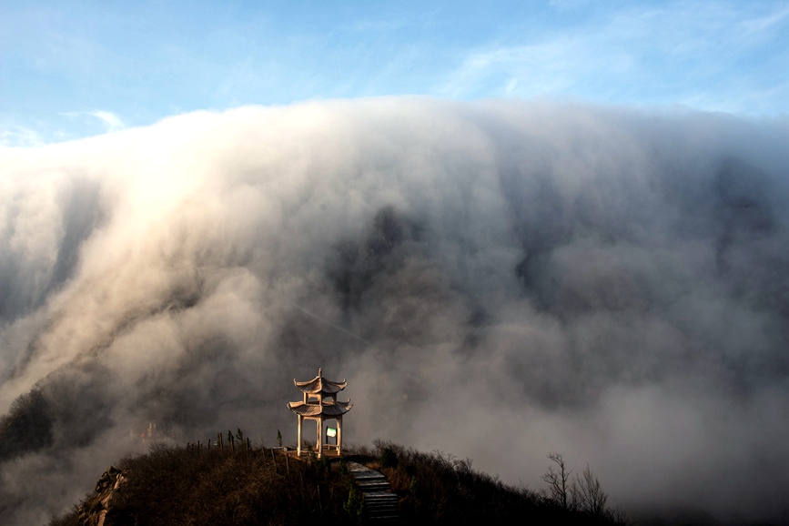 南阳市方城县：排山倒海瀑布云