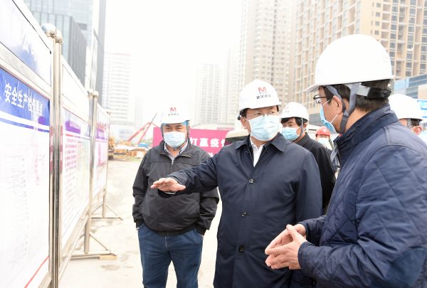 湖北省委常委、武汉市委书记王忠林调研检查恢复城市运行各项准备工作