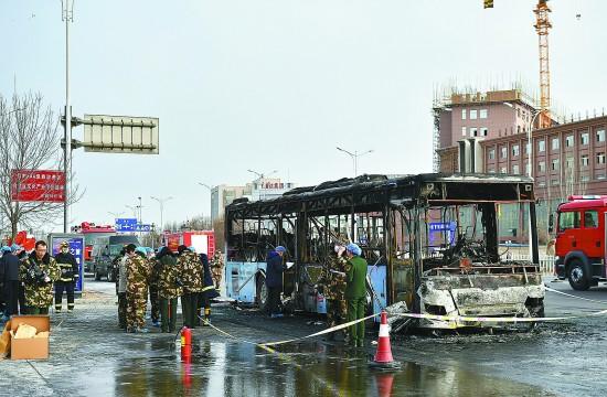 银川公交车纵火案亲历者:逃跑时两次摔倒在火里