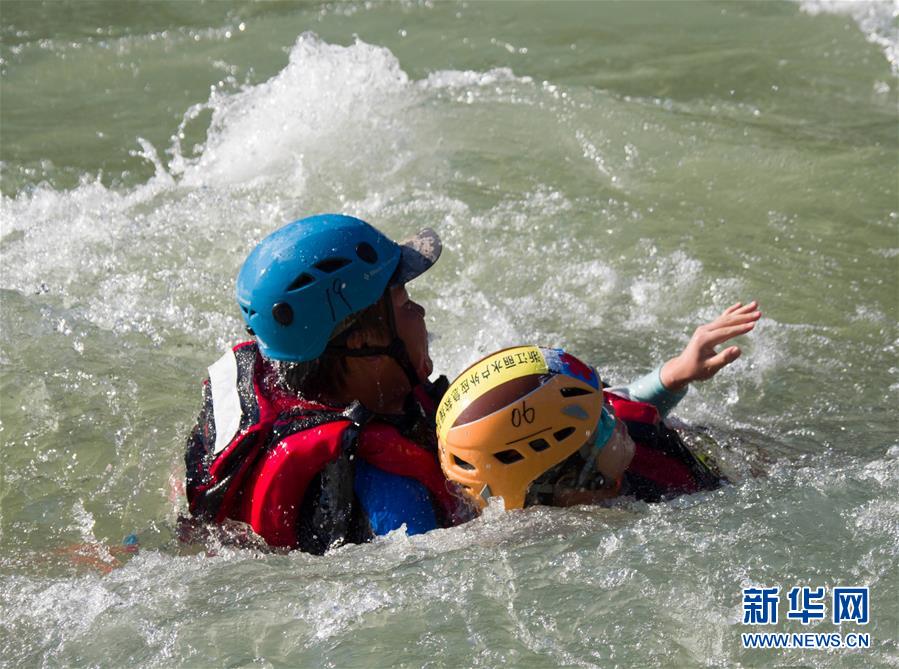 浙江景宁：爱心志愿者 急流练救生