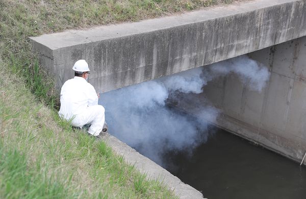 7.6千米全线消杀 西安高新区开展氵皂河蚊虫治理