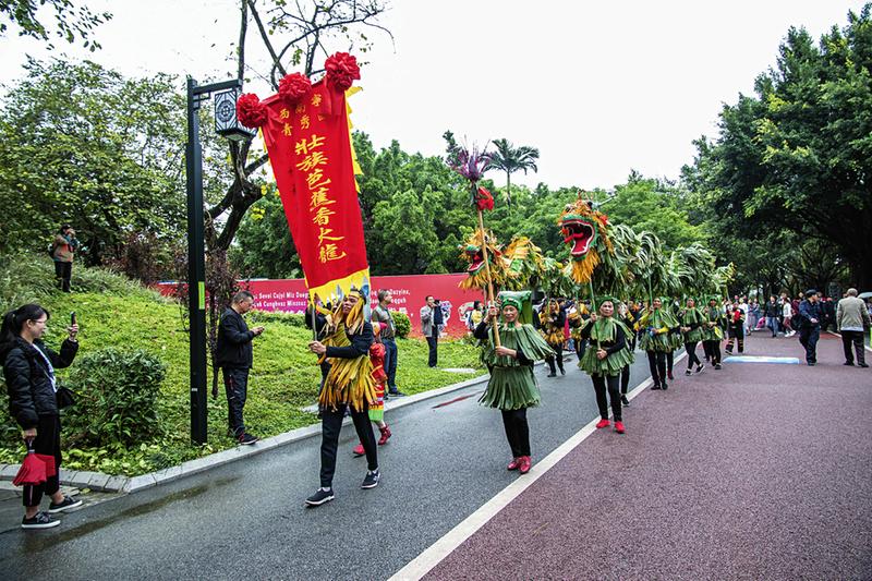 南宁青秀区：舞动“芭蕉香火龙” 延续“传统”生命力