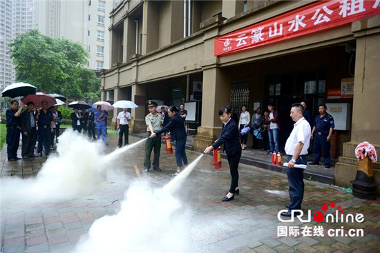 已过审【法制安全】巴南消防深入公租房传授居民火场逃生技能