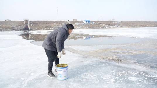 黑龙江省逊克县：苍鹭北归早 投食监测忙