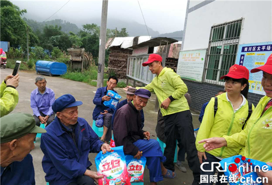 已过审【区县联动】【南川】重庆南川区团委慰问贫困村老人