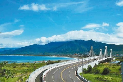 左拥大海右抱青山 屏东车城滨海景观公路月底通车