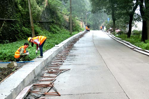 【社会民生列表】万盛万东镇：村级公路提档升级惠民生