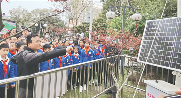 武汉大兴路小学建起“校门口”气象观测站_fororder_01