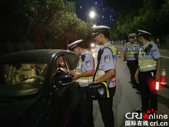 已过审【法制安全】云阳交巡警首次网络直播夜查行动 查处醉驾3起