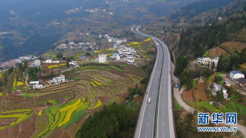 路在画中走 旅游新通道