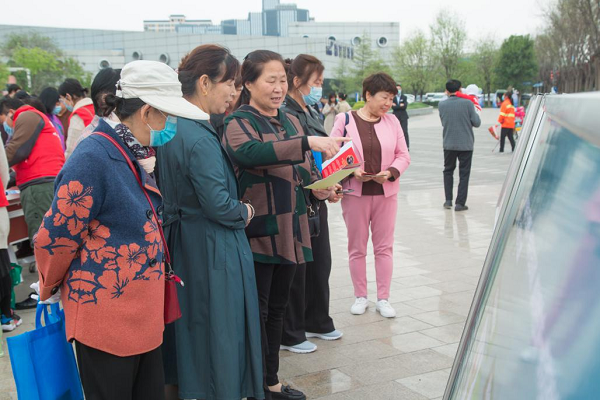 (转载）西安航空基地开展全民国家安全教育日主题宣传活动