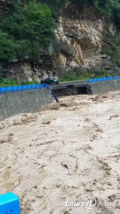 【焦点图 显示图在稿件最下方】安康平利县连降大雨 4人失踪14个村通信中断