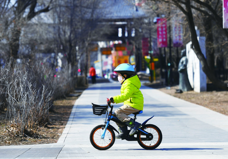 大地回暖 长春市民走出家门尽享春光