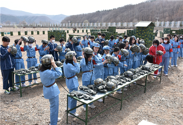 【吉林040701】延吉中小学生将陆续开展校外综合实践活动_fororder_1图说：学生们正在进行红色革命教育主题综合实践活动 供图 延吉市委宣传部