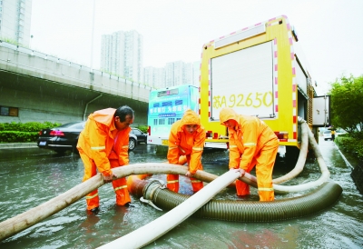 （平安江苏）南京市出动5100余人次 全力处置积淹水点