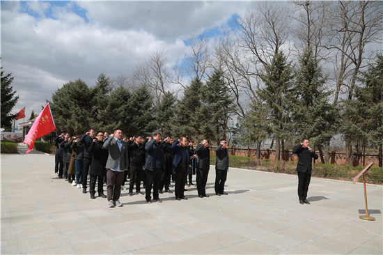 沈阳于洪区国资局祭扫革命烈士陵园 开展党史学习教育活动_fororder_图片2