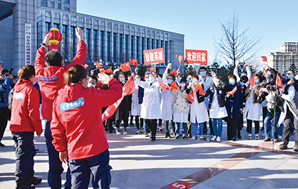 丹东市援湖北重症医疗队28日凯旋