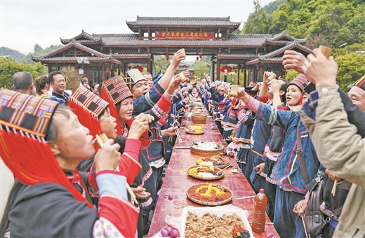 河池：文旅唱大戏 山歌颂党恩