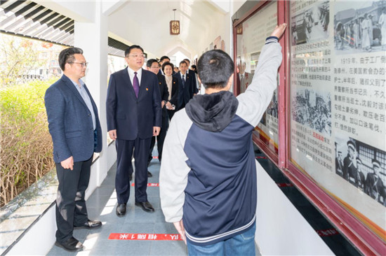 泰州海陵区委理论中心组在沈毅烈士纪念馆举行现场学习会_fororder_图片1