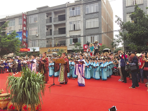 数万游客相约宾阳“圩逢节”