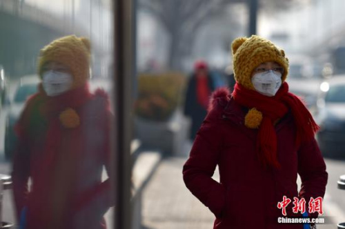 “霸王级”寒潮来袭多地大雪纷飞 棉裤预警地图出炉