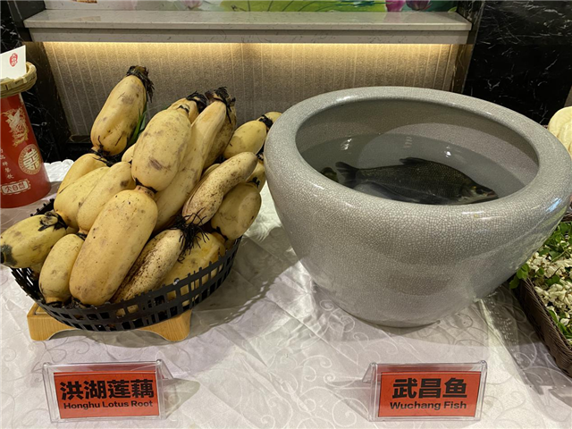 外国网红解打卡东西湖大自然东方鼎食酒店 向世界展示湖北美食_fororder_图片3