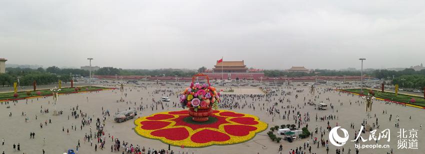 “祝福祖国”花果篮正式亮相天安门广场