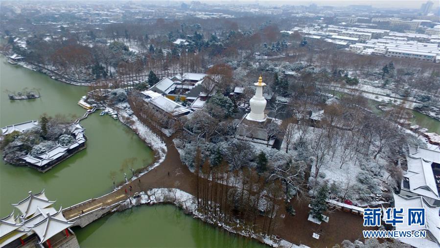 航拍雪后瘦西湖：银装素裹美景如画