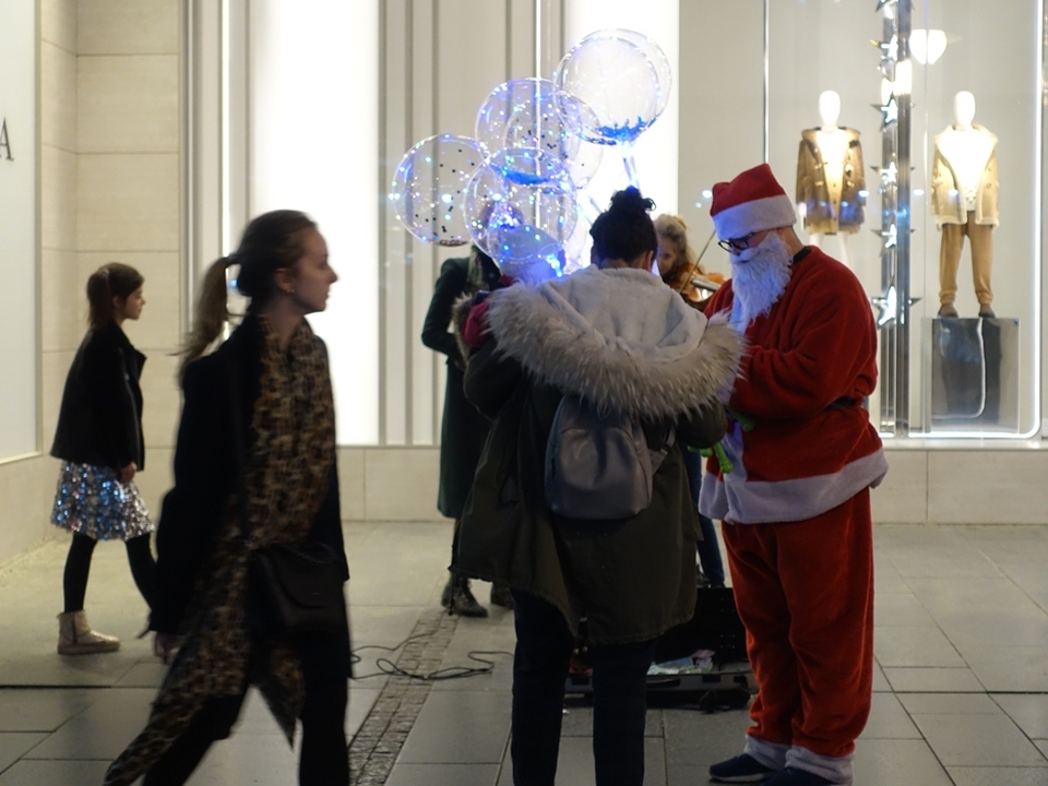 Santa Claus on the Streets of Serbia_fororder_31