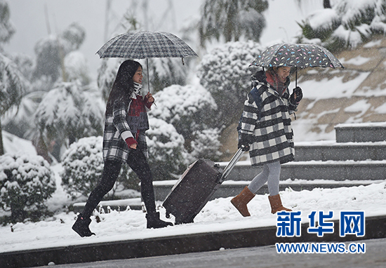 时隔20年 “火炉”重庆主城再现雪景