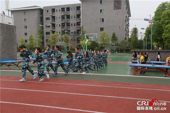 已过审【法制安全】璧山消防进军训 高一新生学防火知识