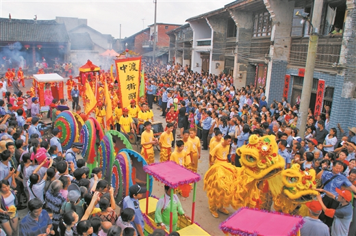 鹿寨 衔接南北旅游带 舞起三产龙头来