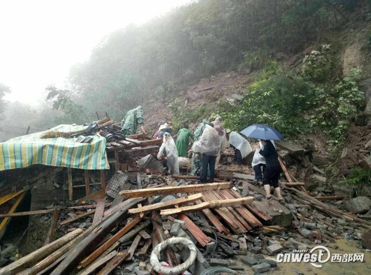 【今日看点+三秦大地 安康】（页面标题）强降雨致安康灾害频发 造成5死2伤1失踪  （内容页标题）强降雨致安康地质灾害频发 造成5死2伤1失踪