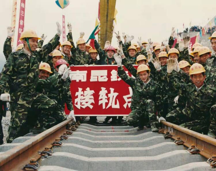 “发现最美铁路”活动沿南昆铁路走进红城百色