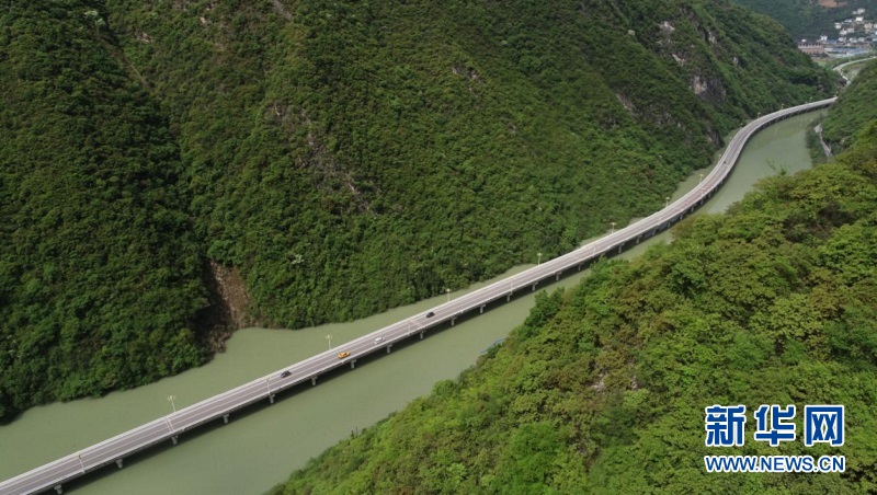 航拍兴山“水上公路”：三峡库区的生态画廊