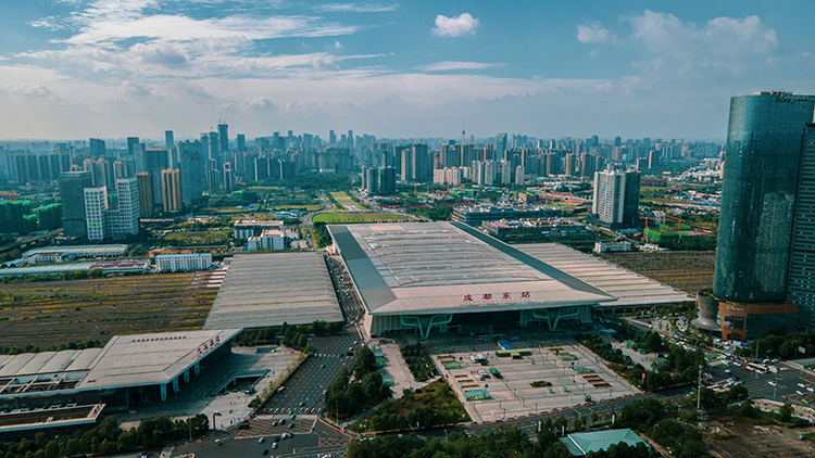 The Ten-Year-Old Chengdu East Railway Station Witnesses An Increase of Daily Dispatched Number of Passengers from 3,000 to 300,000_fororder_图片1