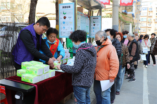 沈阳生活垃圾分类即将有法可依 市民积极参与小区厨余垃圾分类_fororder_图片2