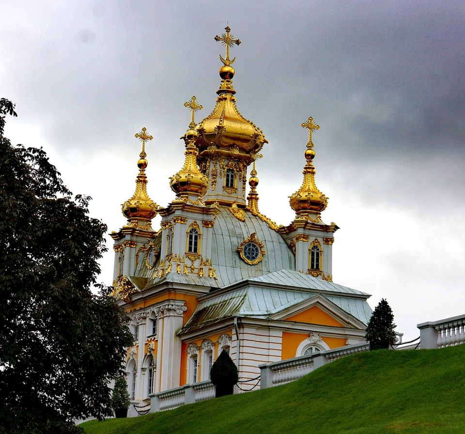 A Corner of Peter the Great's Summer Palace of Russia_fororder_11