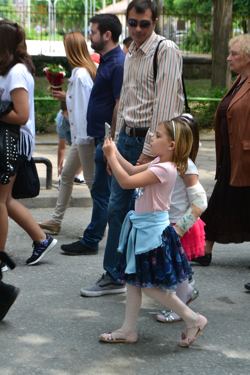 The Little Photographer in the Bulgarian Parade_fororder_8