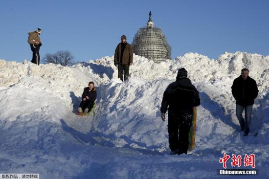 美东严寒促另类"取暖"流行 "暴风雪情侣"激增