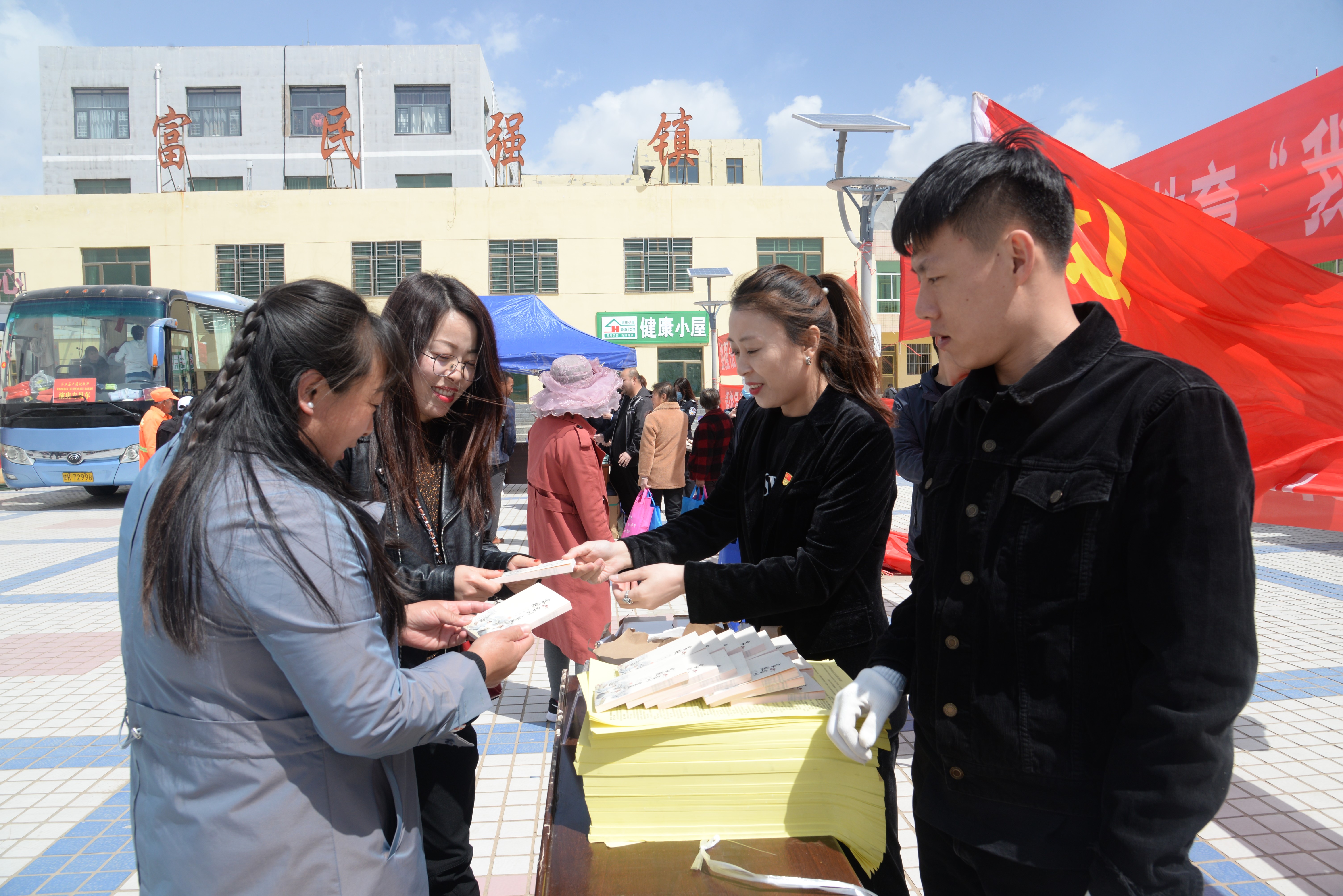 陕西靖边：“三下乡”活动把温暖送到群众心坎上_fororder_113