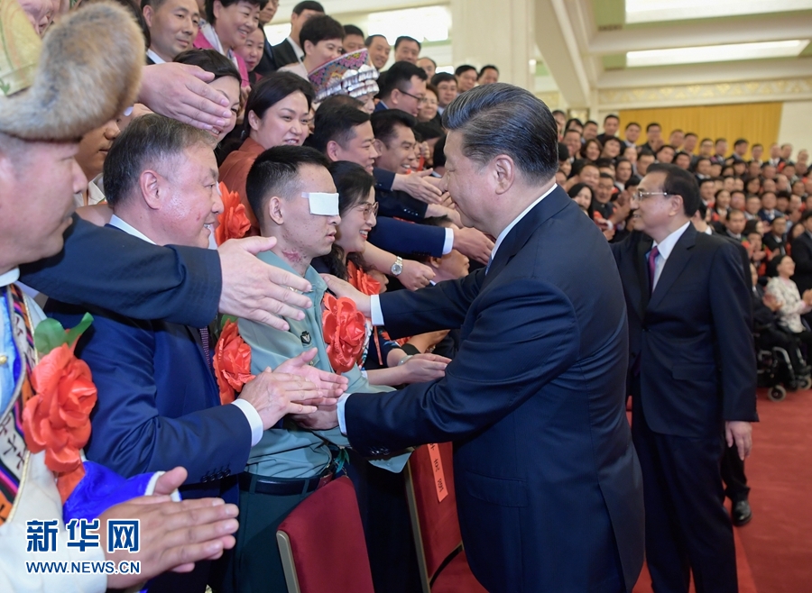 习近平会见第六次全国自强模范暨助残先进表彰大会代表 李克强王沪宁参加会见