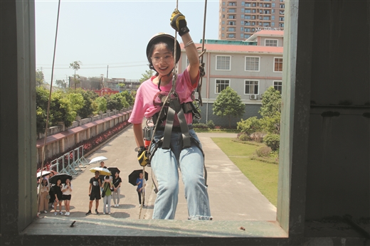 防城港：开设校园消防志愿者体验式课堂