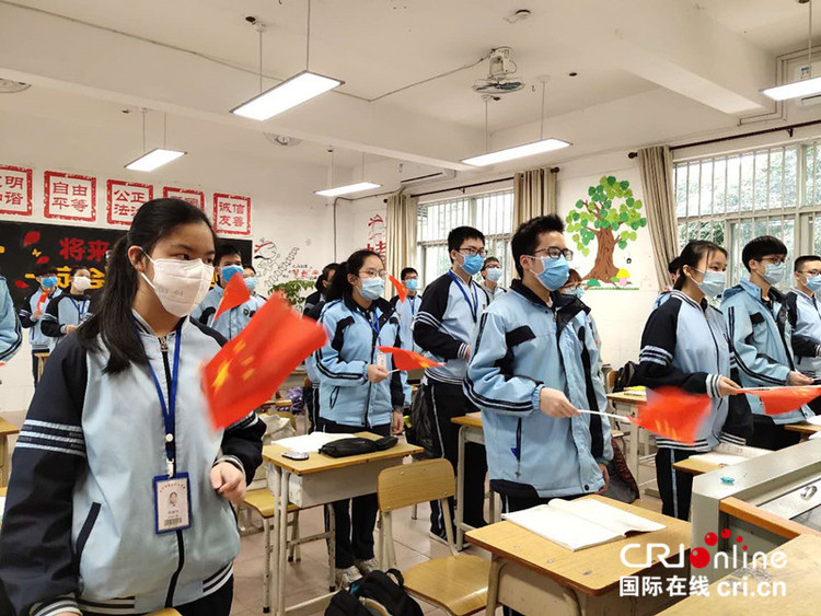 （急稿）【复课·开学第一天】结束“云”课堂 南宁市初三年级迎来开学第一天